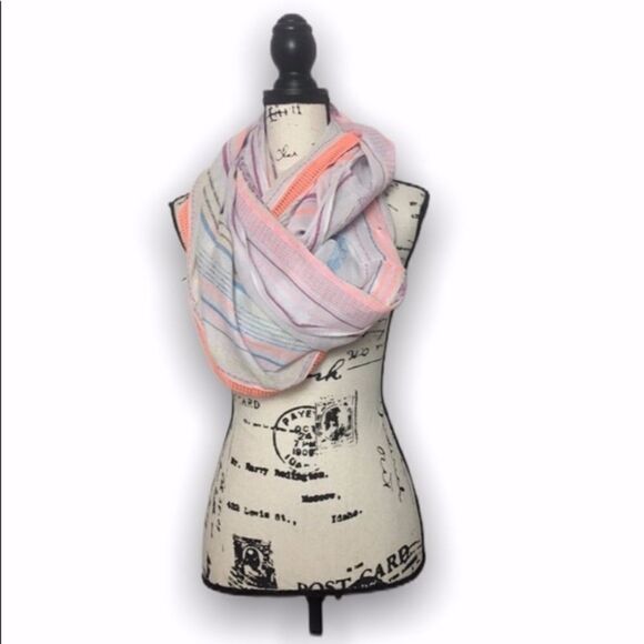 Light colored infinity wrap scarf - Picture 1 of 3